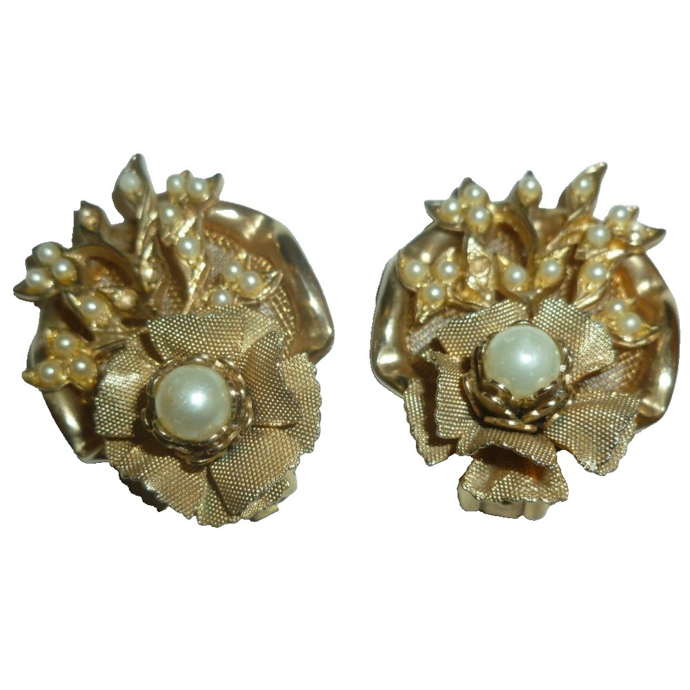 Vintage Gold Tone Mesh Clip on Earrings Faux Pearl